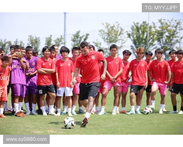 足球铁人球星的传奇人生与坚韧拼搏精神全面解析